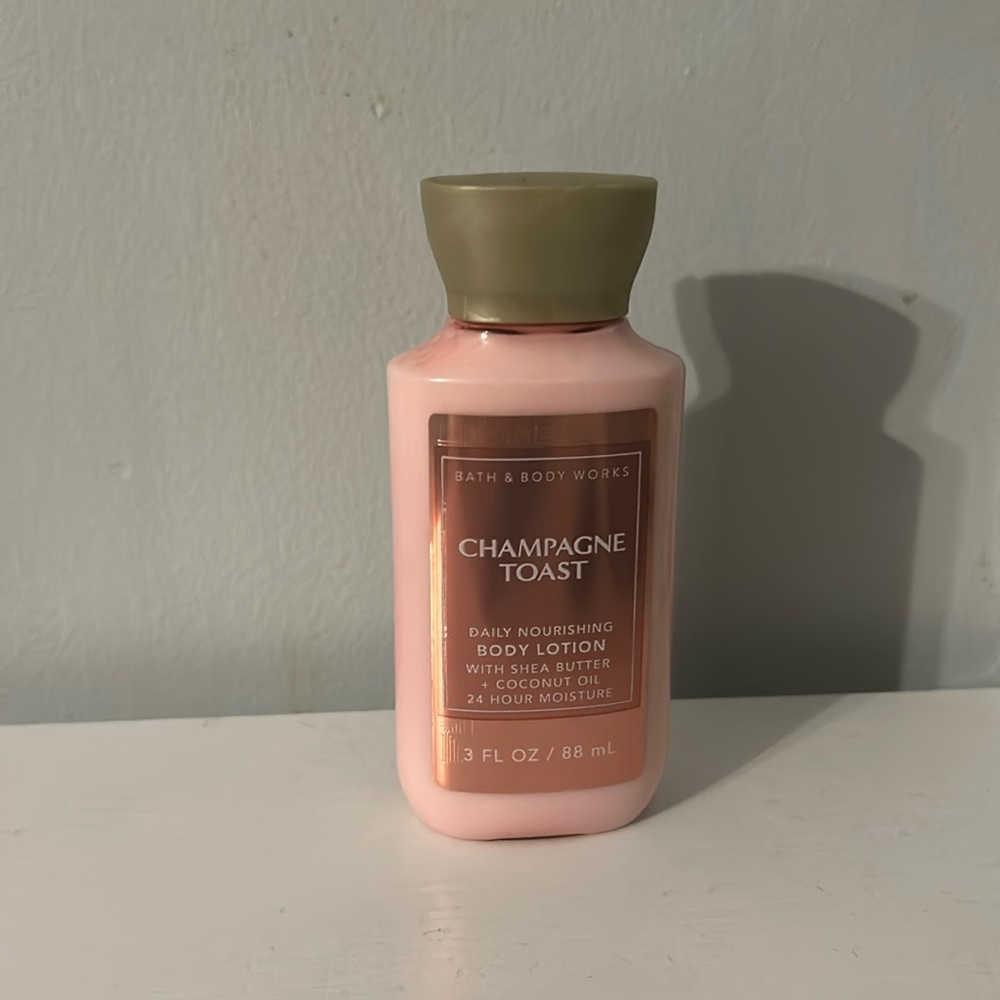 BRAND NEW bath and body travel size champagne toast lotion